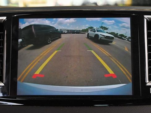 Used 2024 Chrysler Pacifica Touring-L FWD image 21