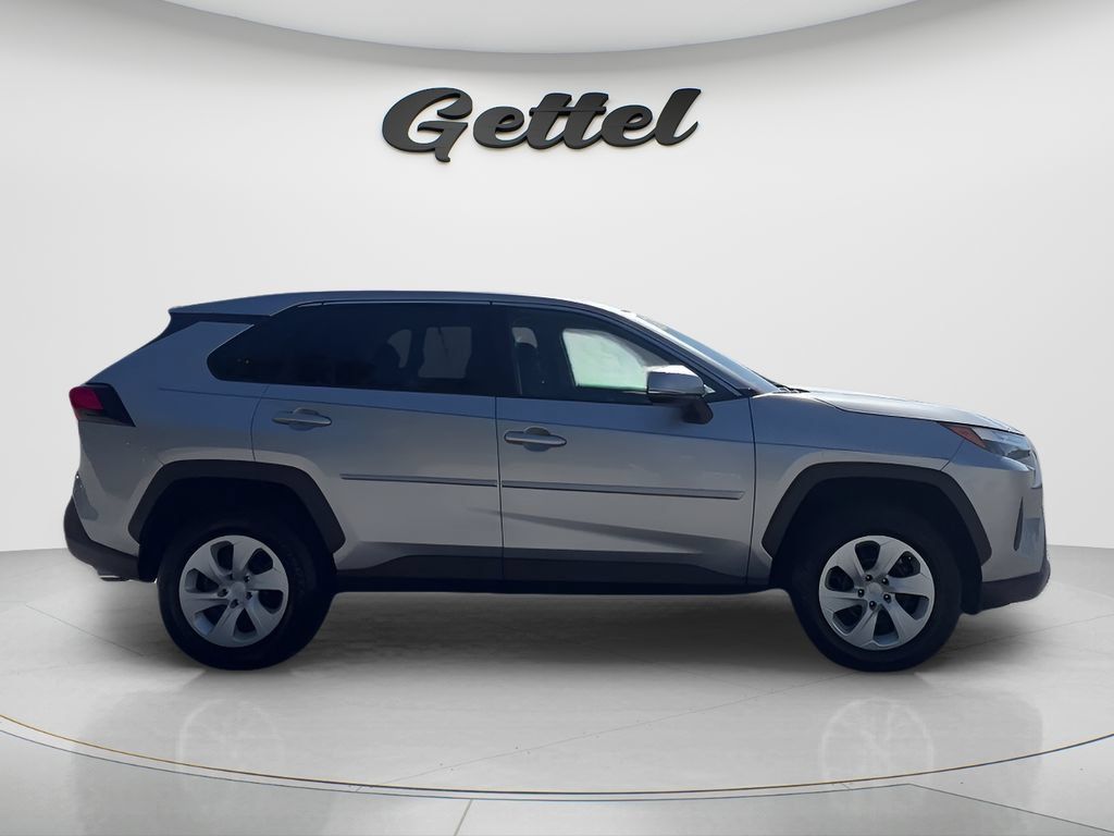 Used 2024 Toyota RAV4 LE FWD image 4