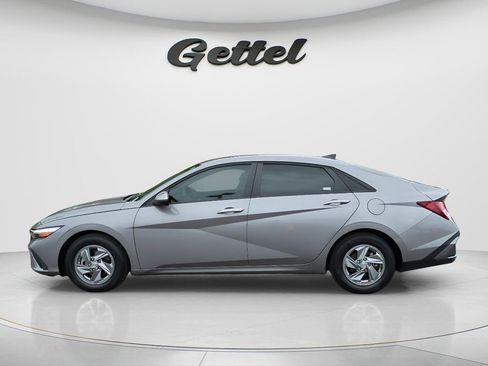 Certified 2024 Hyundai Elantra SE FWD image 8