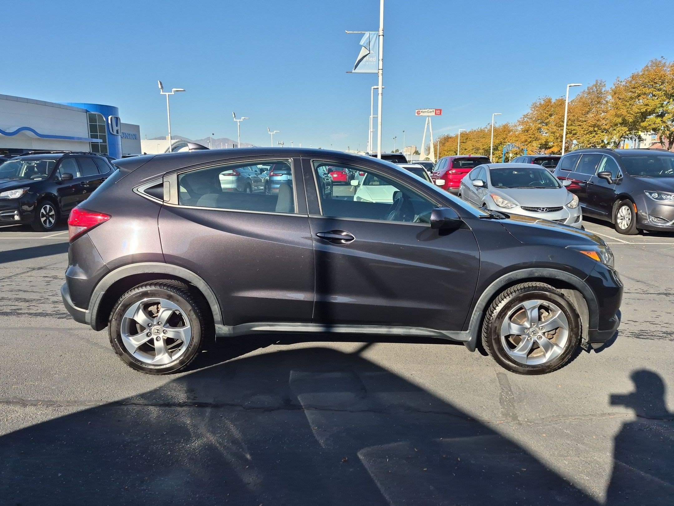 Used 2017 Honda HR-V LX image 2