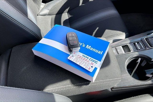 Used 2025 Honda Civic Sport image 33
