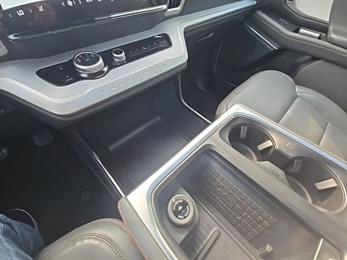 Used 2025 Ford Expedition Active AWD/4WD image 43