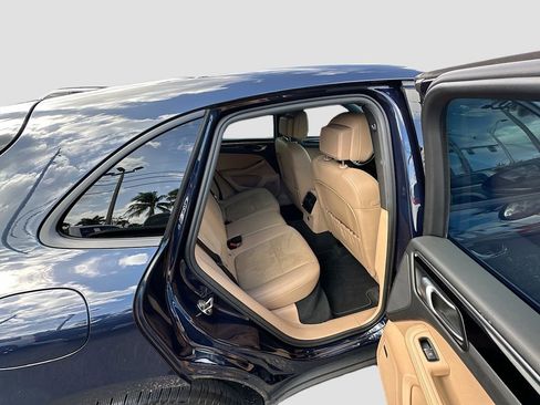 Used 2021 Porsche Macan image 33