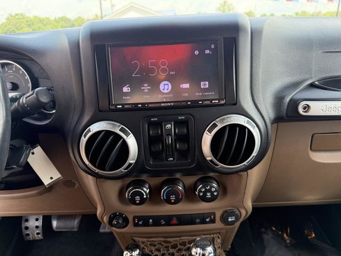 Used 2015 Jeep Wrangler Unlimited Sahara w/ Mopar Chrome Edition Group AWD/4WD image 29