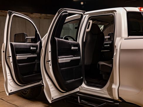 Used 2017 Toyota Tundra SR5 image 24