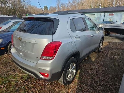 Used 2019 Chevrolet Trax LT w/ LT Convenience Package image 2
