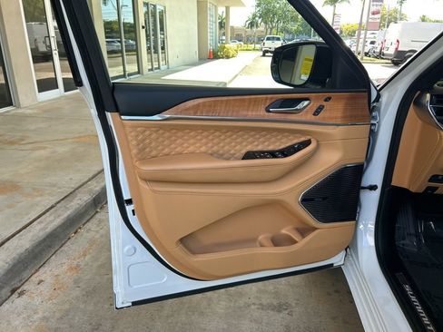 Used 2024 Jeep Grand Cherokee Summit AWD/4WD image 48
