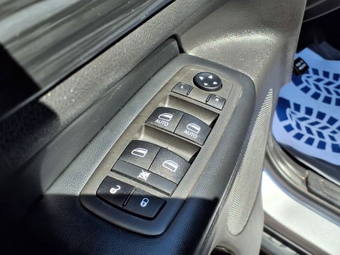 Used 2021 Jeep Grand Cherokee Laredo RWD image 21