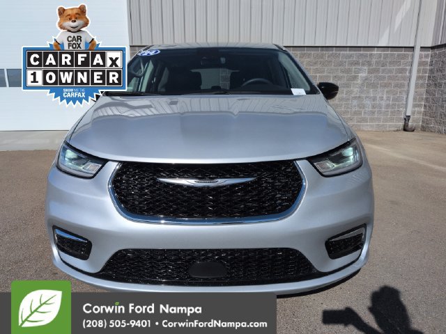 Used 2024 Chrysler Pacifica Touring-L FWD image 8