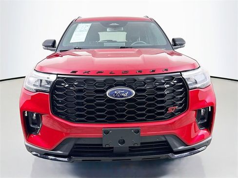 Used 2025 Ford Explorer ST image 2