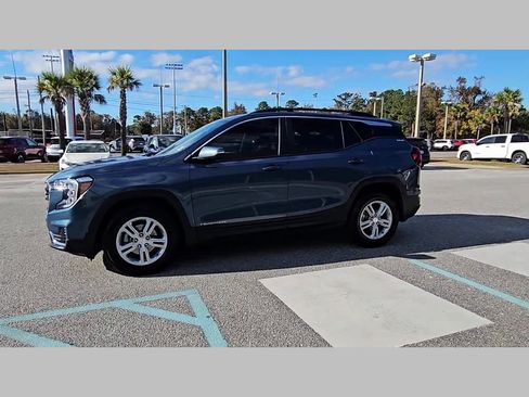 Used 2024 GMC Terrain SLE w/ Driver Convenience Package image 25