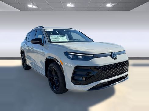 New 2026 Volkswagen Tiguan SE R-Line image 6