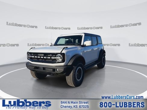 New 2025 Ford Bronco Outer Banks w/ Sasquatch Package image 4
