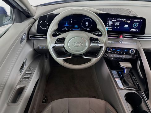 Used 2025 Hyundai Elantra SEL image 16