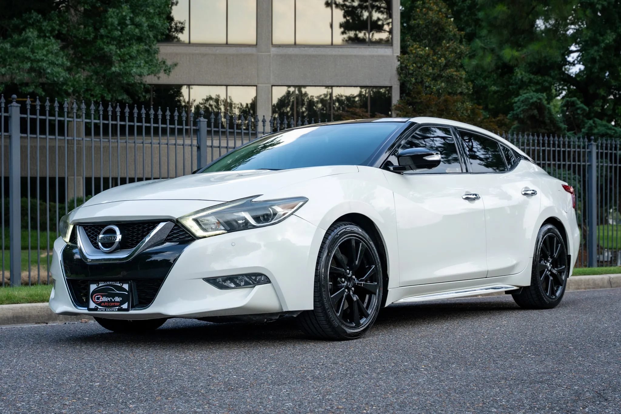 Used 2017 Nissan Maxima Platinum FWD image 1