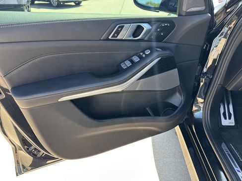 Used 2024 BMW X7 xDrive40i w/ M Sport Package image 24