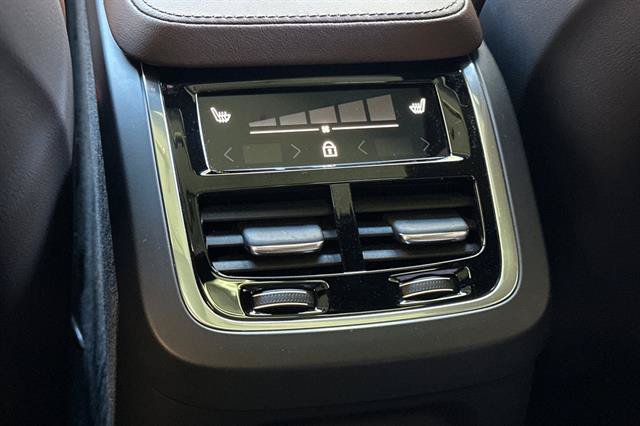 Certified 2024 Volvo XC90 T8 Ultimate w/ Protection Package Premier AWD/4WD image 13