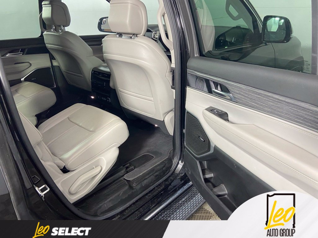 Used 2023 Jeep Wagoneer Series II w/ Premium Group I AWD/4WD image 21