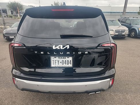 Used 2024 Kia Telluride EX w/ EX Captain's Chair Package FWD image 11