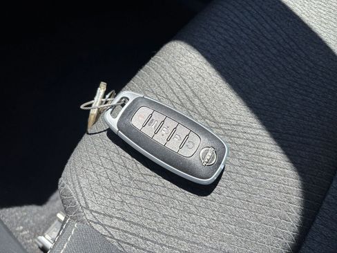 Used 2025 Nissan Rogue SV AWD/4WD image 21