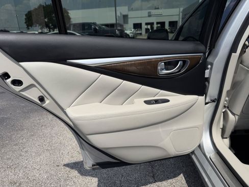 Used 2015 INFINITI Q50 w/ Deluxe Touring Package RWD image 17