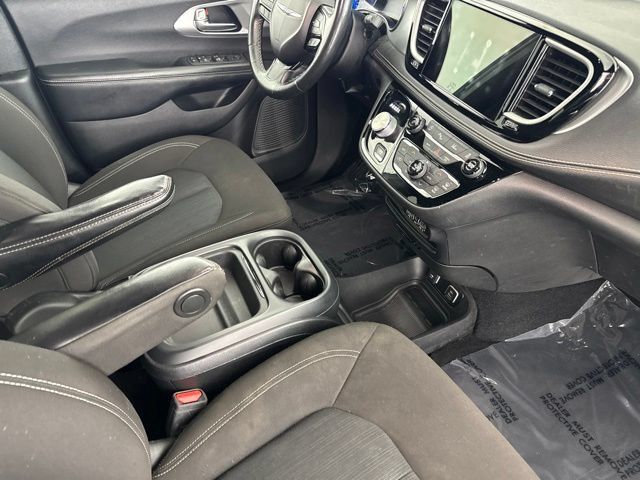 Used 2021 Chrysler Pacifica Touring w/ S Appearance Package FWD image 19
