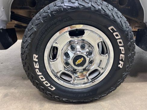 Used 2023 Chevrolet Silverado 2500 W/T AWD/4WD image 40