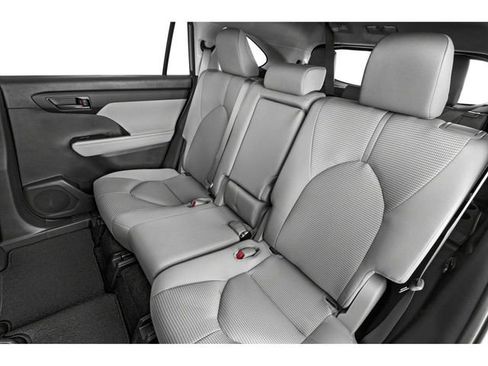 Used 2023 Toyota Highlander L image 13