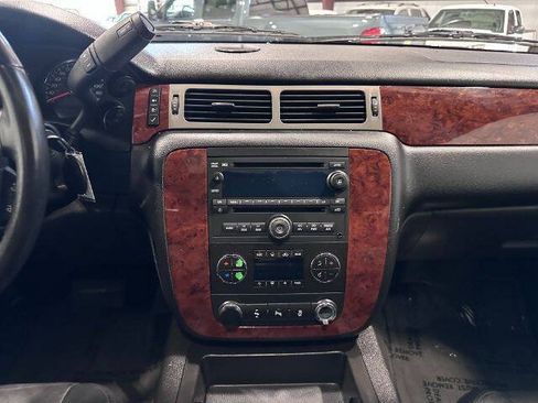 Used 2013 Chevrolet Suburban LT w/ Luxury Package AWD/4WD image 17