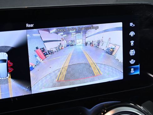 Used 2022 Mercedes-Benz GLB 35 AMG 4MATIC image 21