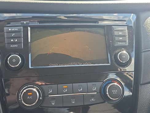 Used 2018 Nissan Rogue S AWD/4WD image 26