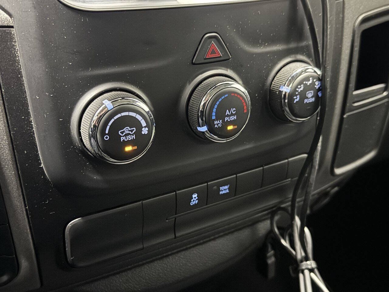 Used 2017 RAM 1500 Express AWD/4WD image 26
