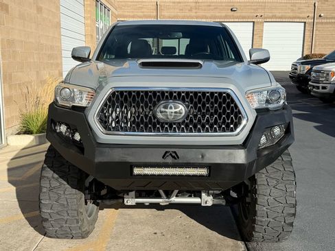 Used 2019 Toyota Tacoma TRD Sport image 9