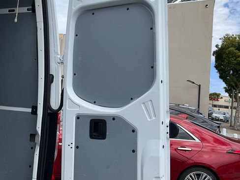 Used 2022 Mercedes-Benz Sprinter 2500 image 9