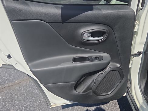 Certified 2023 Jeep Renegade Trailhawk AWD/4WD image 21