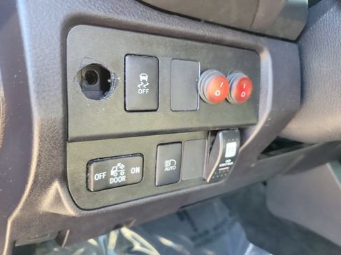 Used 2022 Toyota Tacoma SR5 AWD/4WD image 22