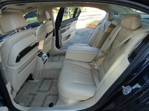 Used 2016 BMW 750i xDrive image 54