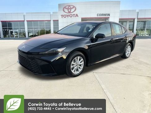 Used 2025 Toyota Camry LE image 7