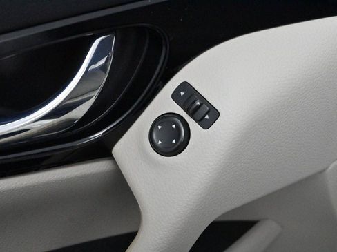 Used 2017 Nissan Rogue Sport SV FWD image 11
