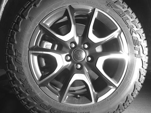 Used 2025 Jeep Compass Trailhawk AWD/4WD image 12