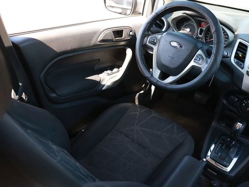 Used 2013 Ford Fiesta SE image 21
