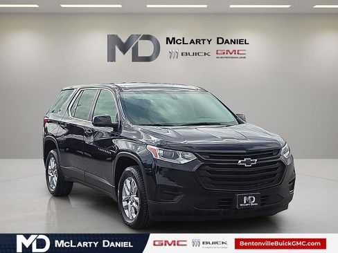 Used 2018 Chevrolet Traverse LS w/ LPO, Black Accent Package FWD image 1