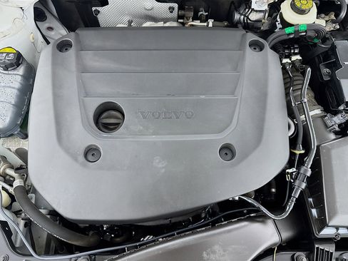 Used 2023 Volvo XC40 B4 Plus w/ Driver Assist Package FWD image 38