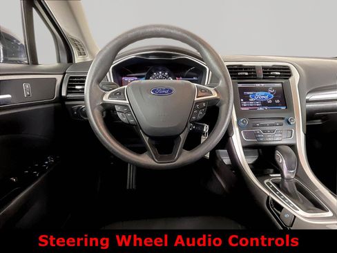 Used 2016 Ford Fusion SE FWD image 8
