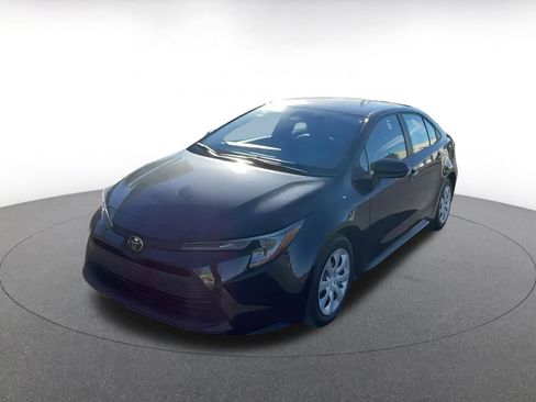 Used 2025 Toyota Corolla LE image 4
