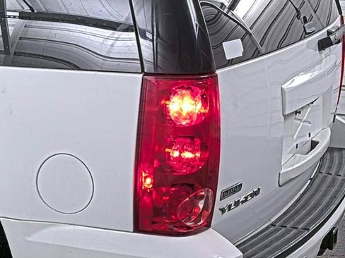 Used 2011 GMC Yukon SLT RWD image 9