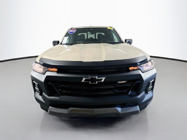 Used 2024 Chevrolet Colorado Trail Boss w/ Technology Package AWD/4WD image 3