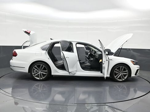 Used 2017 Volkswagen Passat 1.8T R-Line w/ R-Line Lighting Package FWD image 32