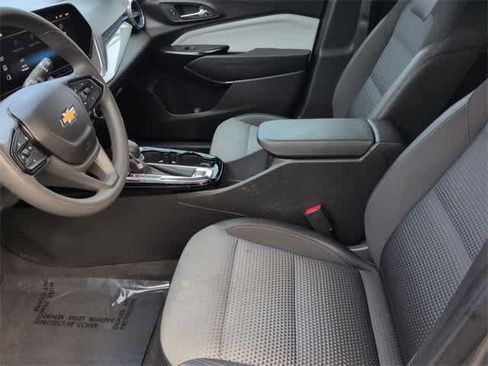 Used 2024 Chevrolet Trax LT image 17