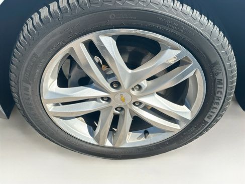 Used 2018 Chevrolet Equinox Premier AWD/4WD image 11